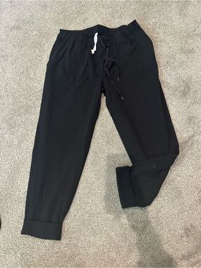 Women’s Lululemon on the fly Black Drawstring Jogger Pants